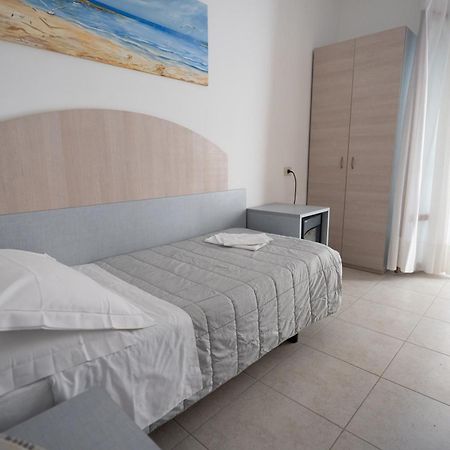Hotel Petite Fleur Alba Adriatica Luaran gambar