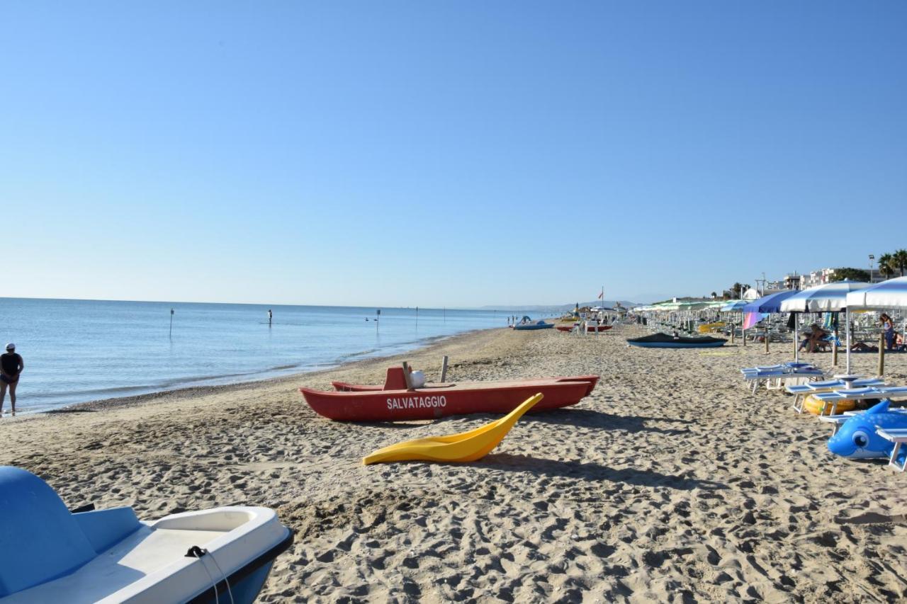 Hotel Petite Fleur Alba Adriatica Luaran gambar