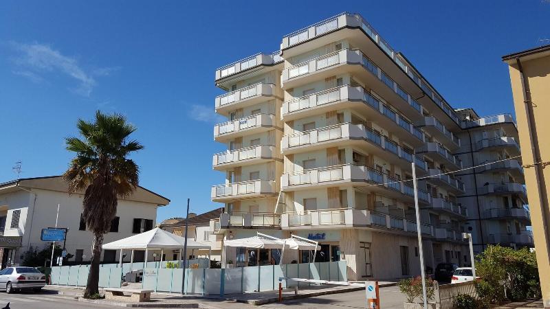 Hotel Petite Fleur Alba Adriatica Luaran gambar