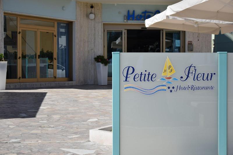Hotel Petite Fleur Alba Adriatica Luaran gambar