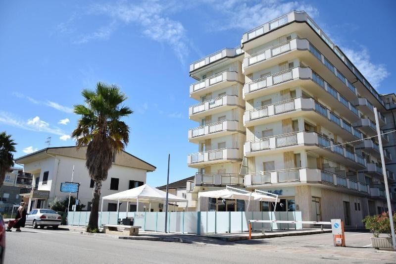 Hotel Petite Fleur Alba Adriatica Luaran gambar