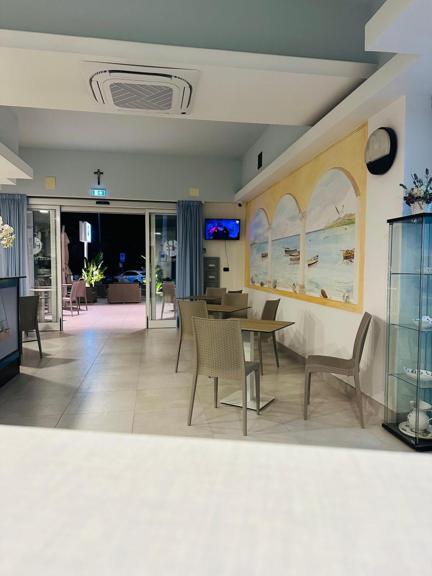 Hotel Petite Fleur Alba Adriatica Luaran gambar