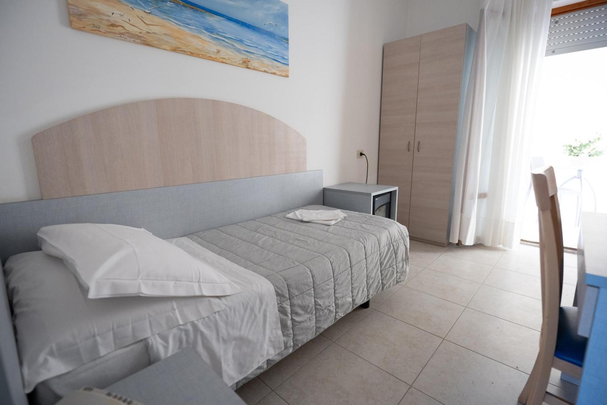 Hotel Petite Fleur Alba Adriatica Luaran gambar
