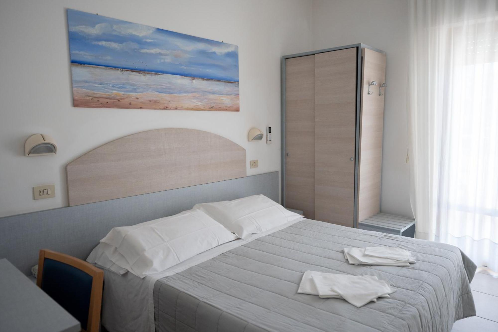 Hotel Petite Fleur Alba Adriatica Luaran gambar