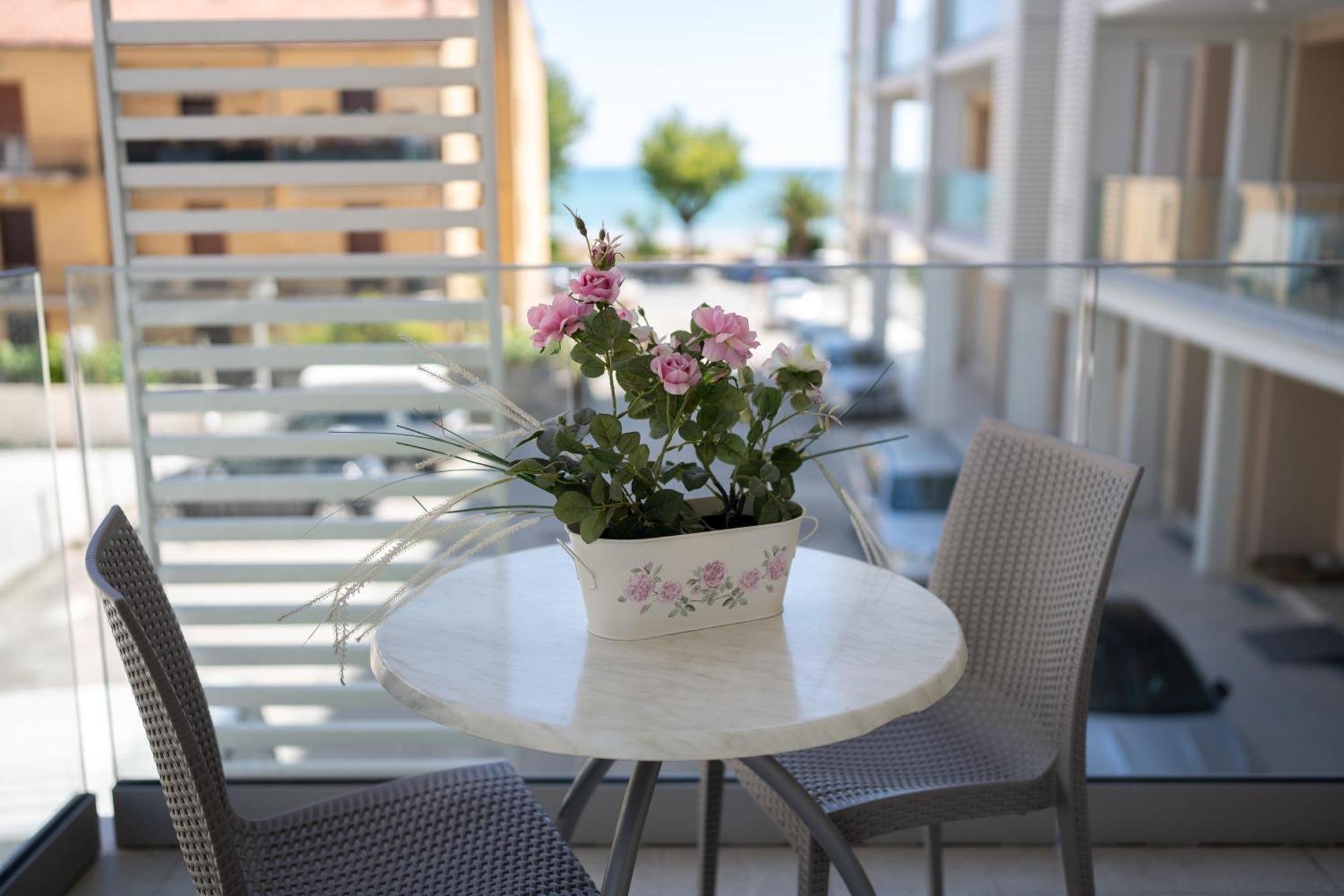 Hotel Petite Fleur Alba Adriatica Luaran gambar