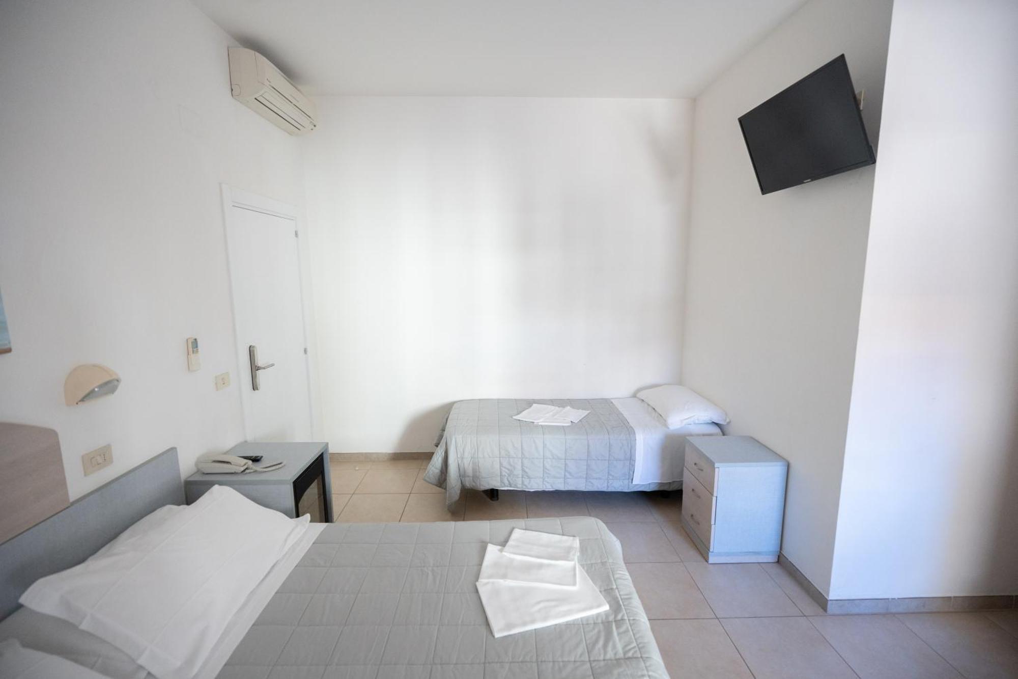 Hotel Petite Fleur Alba Adriatica Luaran gambar