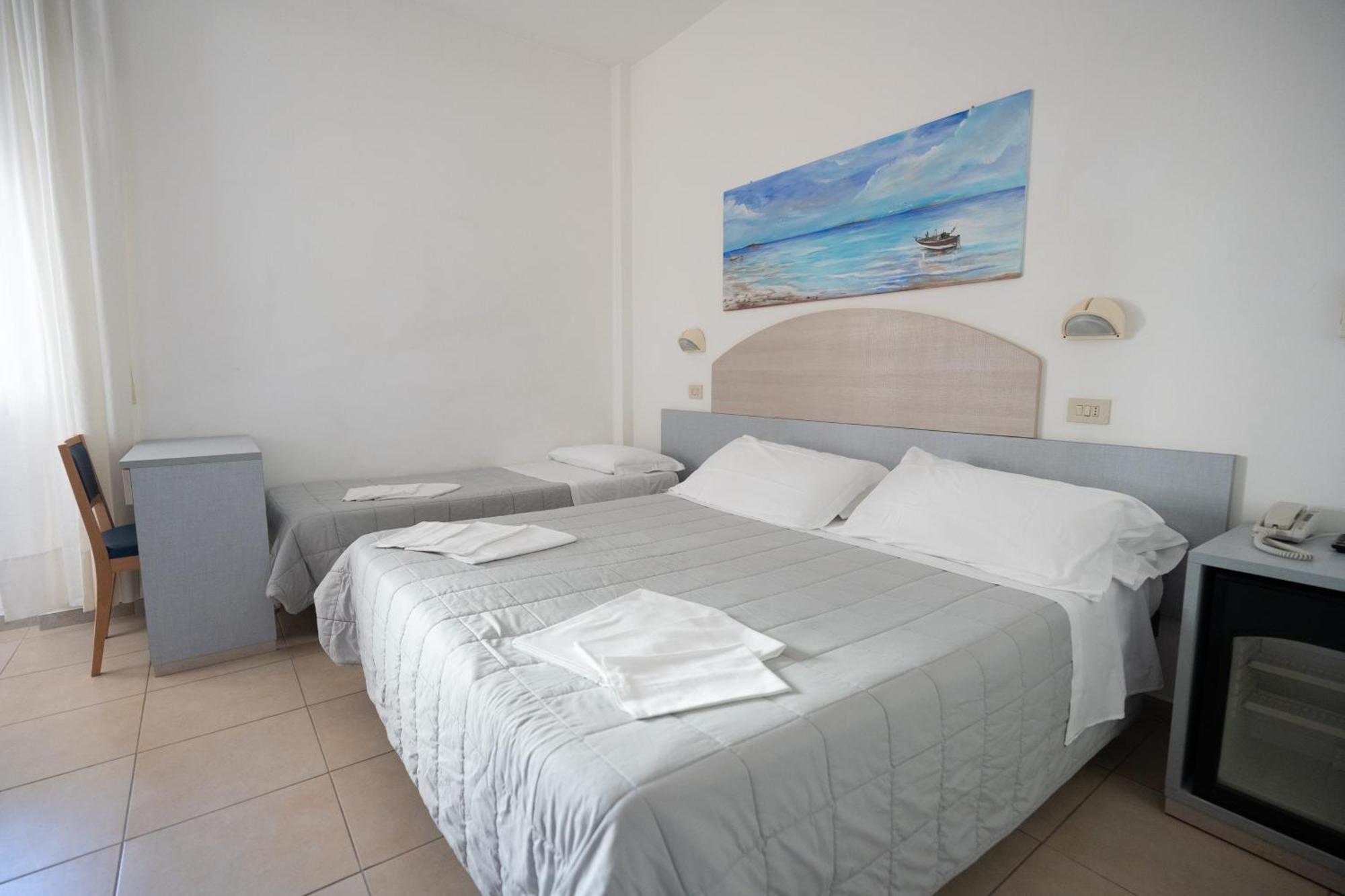 Hotel Petite Fleur Alba Adriatica Luaran gambar