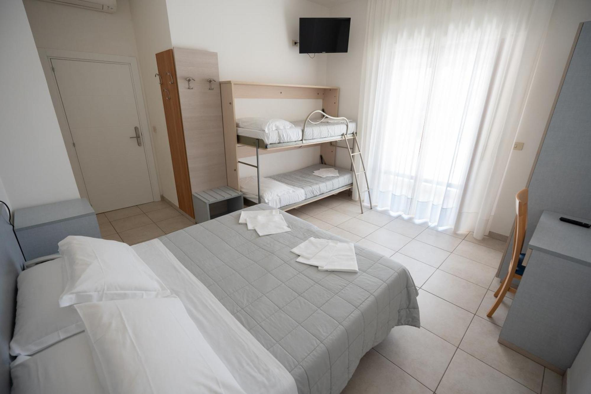 Hotel Petite Fleur Alba Adriatica Luaran gambar