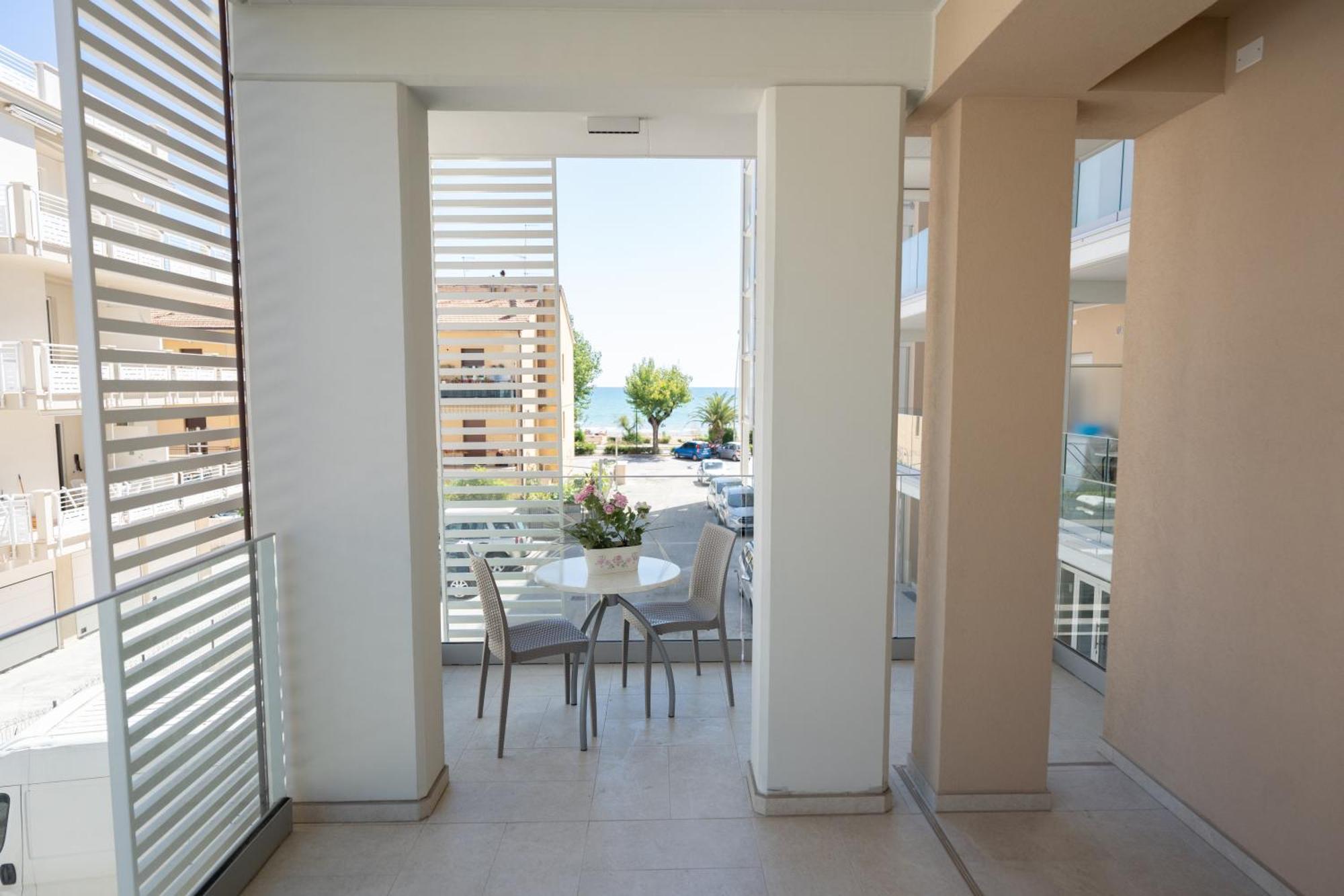 Hotel Petite Fleur Alba Adriatica Luaran gambar