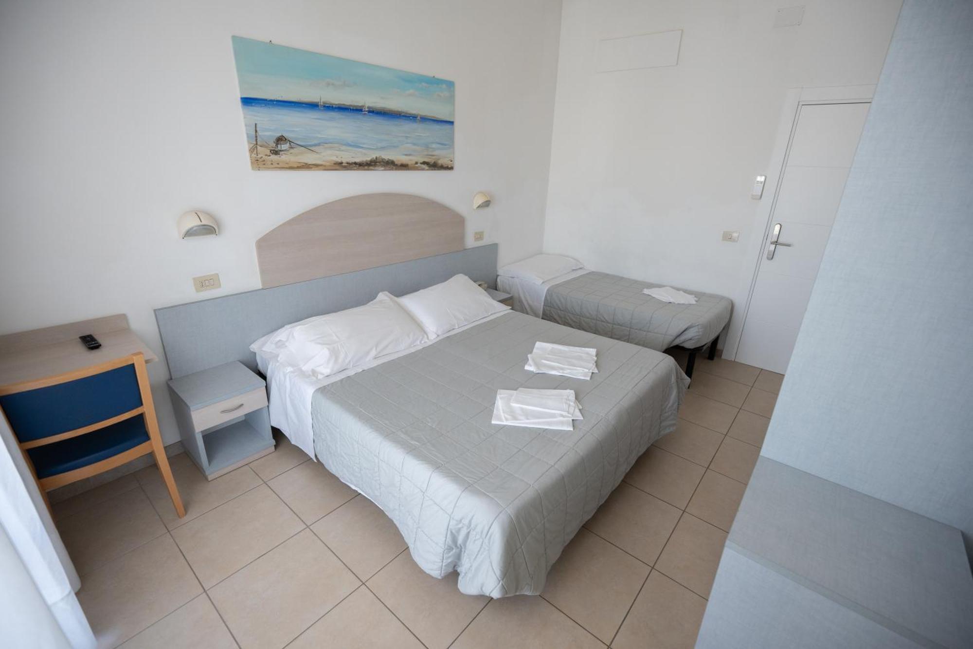 Hotel Petite Fleur Alba Adriatica Luaran gambar