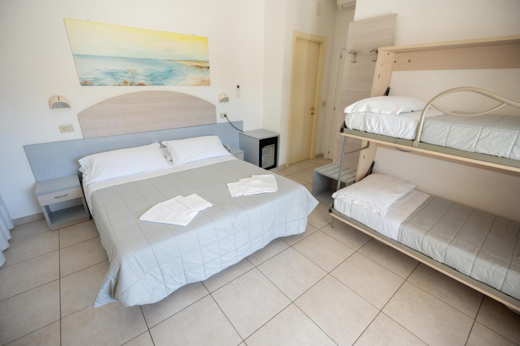 Hotel Petite Fleur Alba Adriatica Luaran gambar