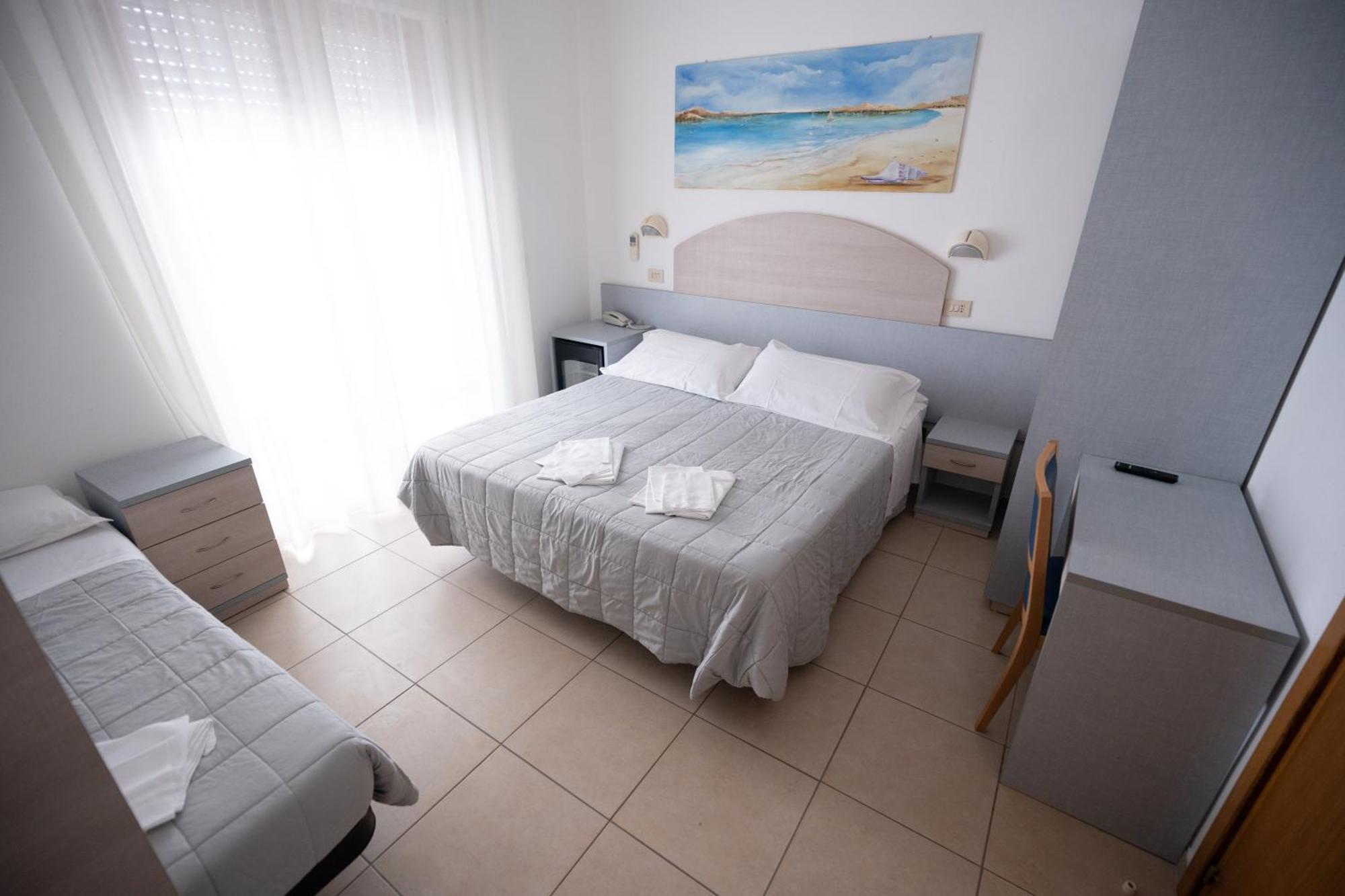 Hotel Petite Fleur Alba Adriatica Luaran gambar