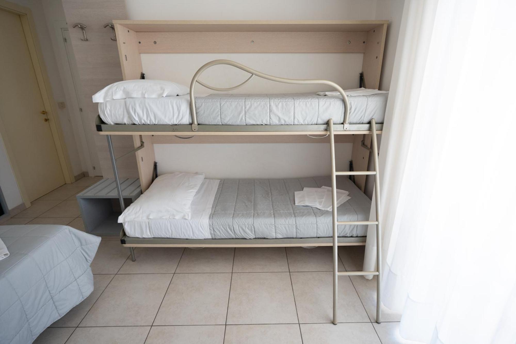 Hotel Petite Fleur Alba Adriatica Luaran gambar