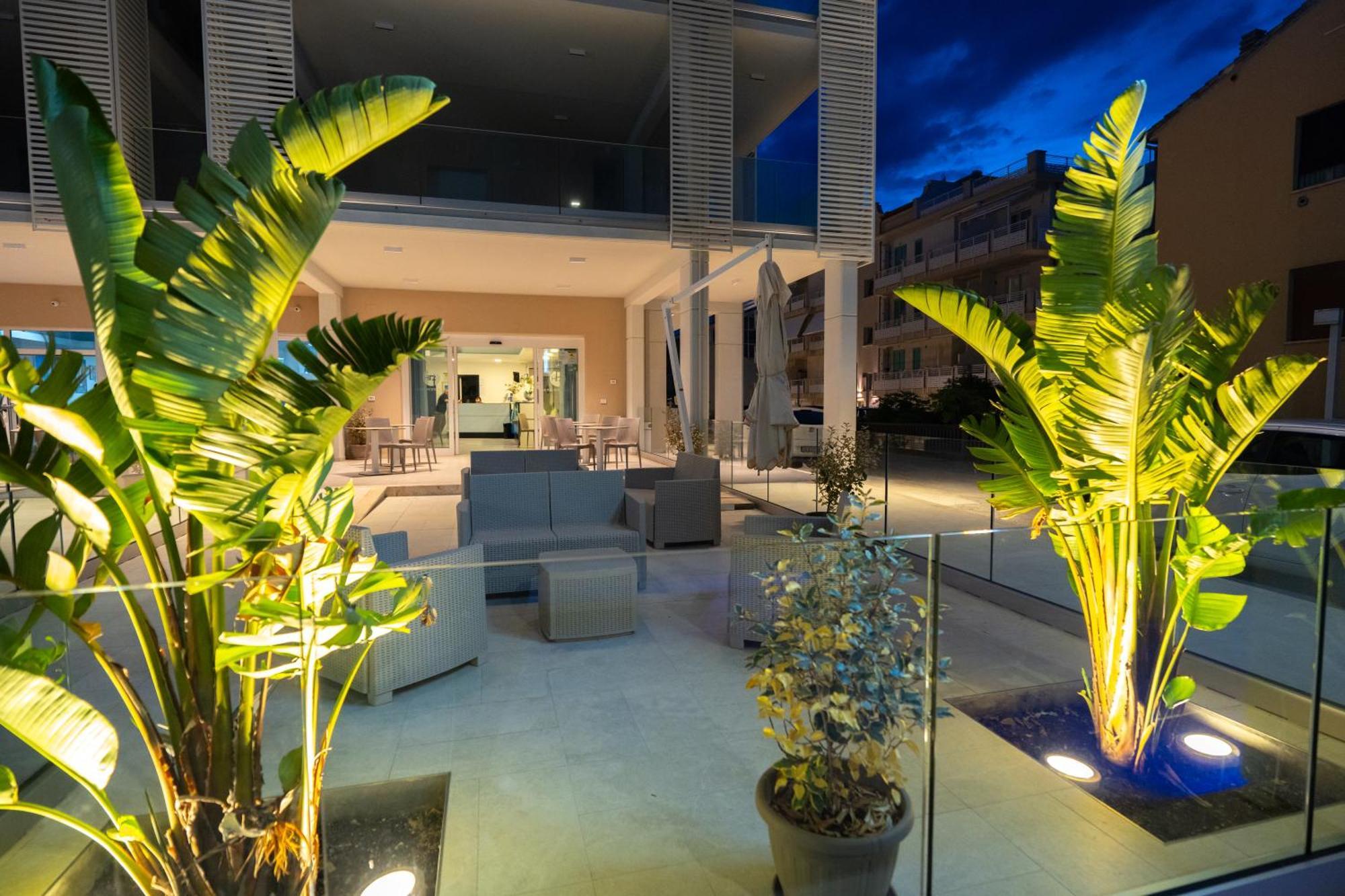 Hotel Petite Fleur Alba Adriatica Luaran gambar
