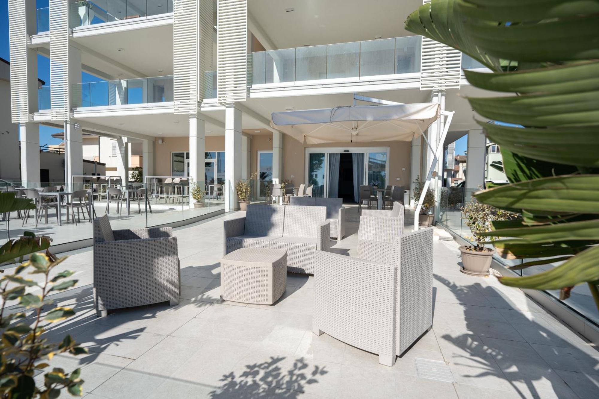 Hotel Petite Fleur Alba Adriatica Luaran gambar